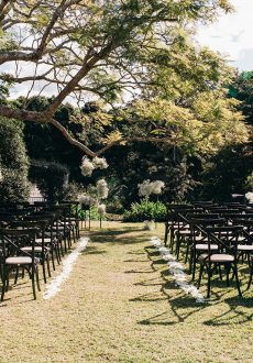 Lauren and Tom Spicers Clovelly Estate Modern Contemporary Floral Style at Spicers Clovelly Estate